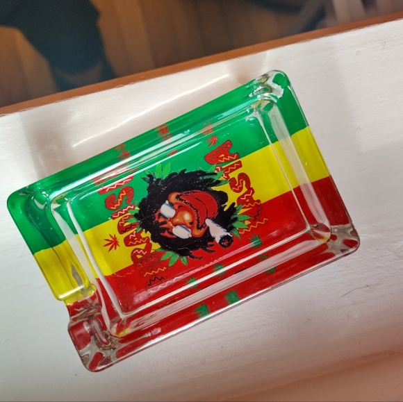 Paradise Rasta Ashtray - Picture 3 of 6